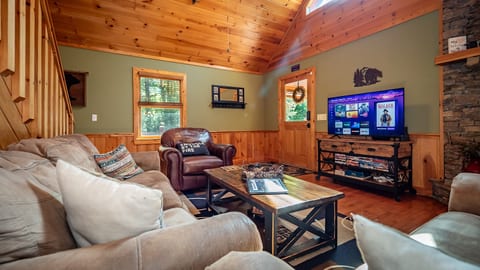 Mountain Hideaway, Downtown, Hot tub, Fenced yard!