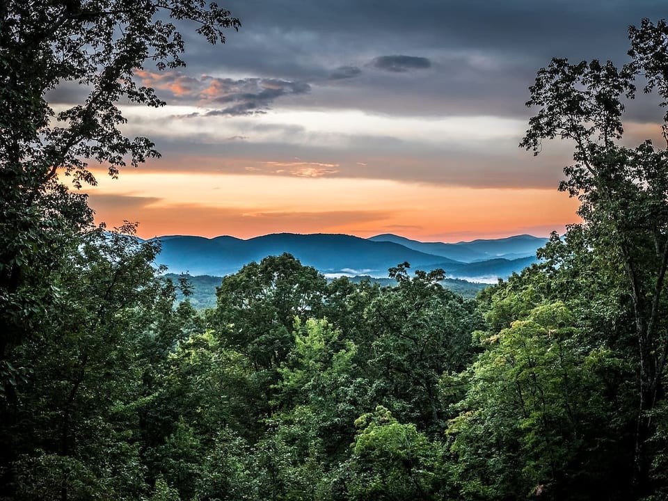 Huckleberry Cabin   2 King rooms + 1 Q   Mtn Views - Cleveland