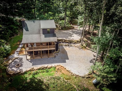 Huckleberry Cabin | 2 King rooms + 1 Q | Mtn Views