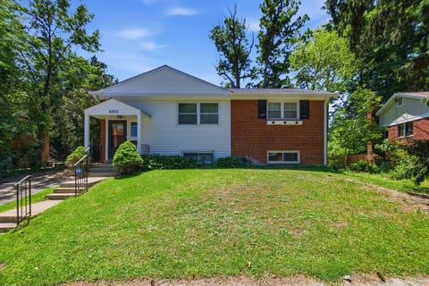 Spacious 5-bedroom house in Silver Spring with AC Near DC & Metro