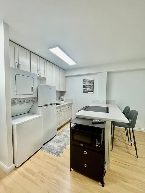 Value Stay Waikiki Studio Kitchen/Beach/Wifi 301 image 4