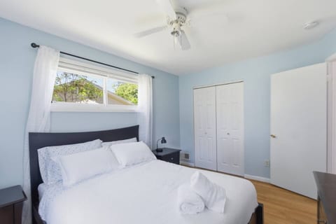 Silver Spring 5BR near DC Sleeps 12