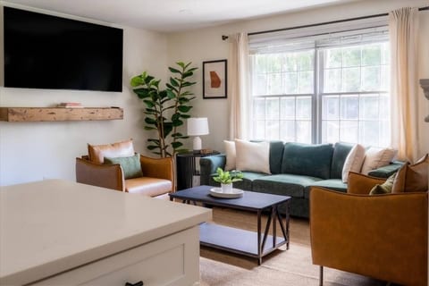ATL Afterglow: 5BR, Firepit, BBQ & Dog Friendly