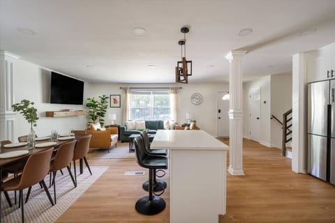 ATL Afterglow: 5BR, Firepit, BBQ & Dog Friendly