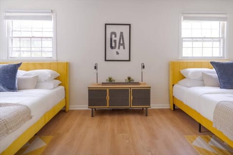 ATL Afterglow: 5BR, Firepit, BBQ & Dog Friendly
