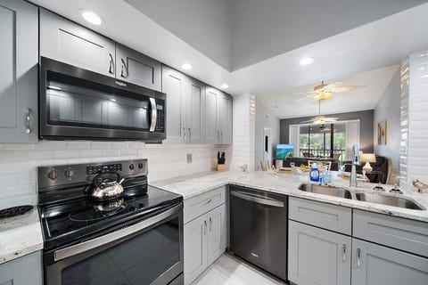 Luxury 2BR/2BA Condo Minutes from Beaches & IMG image 2