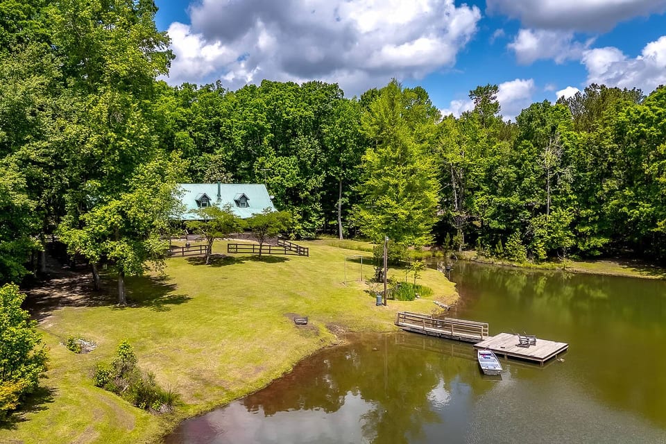 The Moonlight Lodge over looks a private lake fully stocked with Bass, Striper, Blue Gil and Carp for fishing, swimming and relaxing. Out newly built dock has a metal boat for guest use to fish and explore the property.
