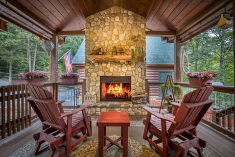 Trout Ridge Luxury Creekfront Cabin