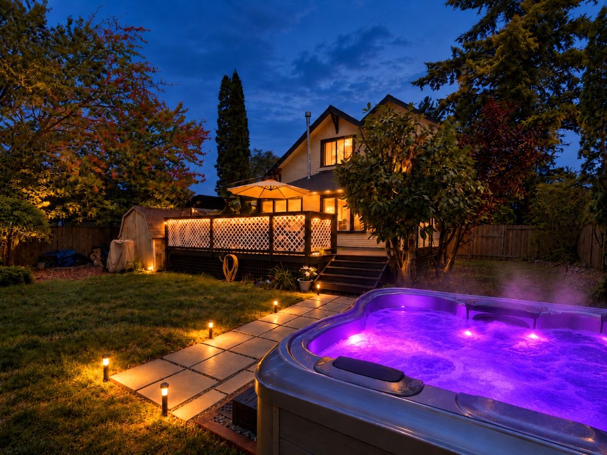 Charming Farmhouse • Hot Tub & Mountain Views