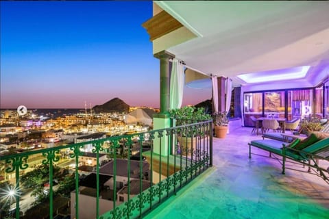 Villa Rockstar 3Bdr/3.5Ba Luxury Condo in Pedregal image 4