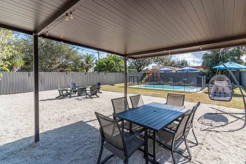 Family Escape | Heated Pool • 5 Min Beach