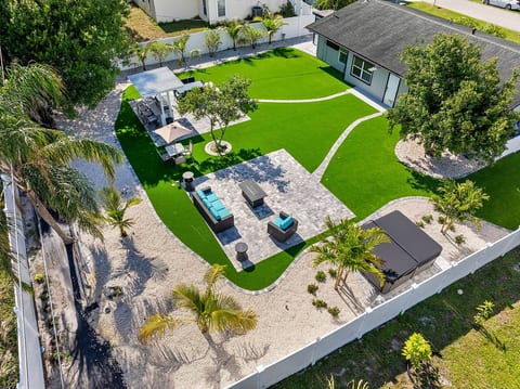 5BR Retreat | Hot Tub, Fire Pit & Outdoor Kitchen