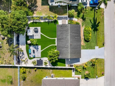 5BR Retreat | Hot Tub, Fire Pit & Outdoor Kitchen