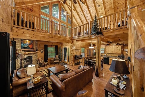 Luxury Cabin: Sleeps 12, hot tub, game room & more