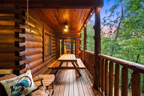 Luxury Cabin: Sleeps 12, hot tub, game room & more