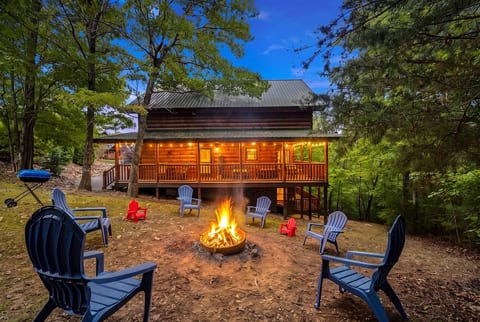 Luxury Cabin: Sleeps 12, hot tub, game room & more