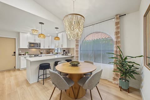 Scottsdale Retreat Private Hot Tub - 2046370