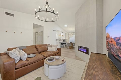 Scottsdale Retreat Private Hot Tub - 2046370