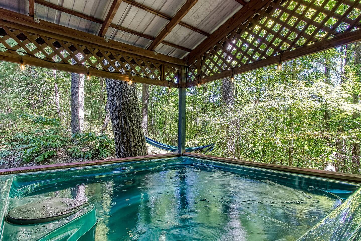 2 King Suites • Private Hot Tub Near Dollywood