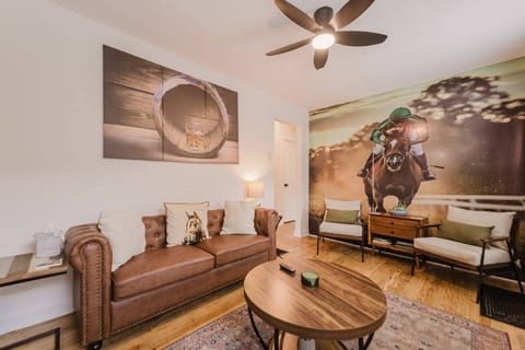 2bd Charming Bungalow Near Events
