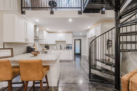 Modern Bourbon Cottage
