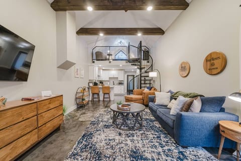 Modern Bourbon Cottage