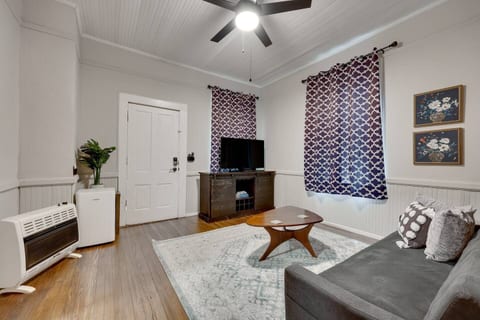 Upgraded 1BR in Elmwood | Fast WiFi + Parking