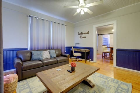 Stylish 1BR Upstairs Flat | Walk to Downtown