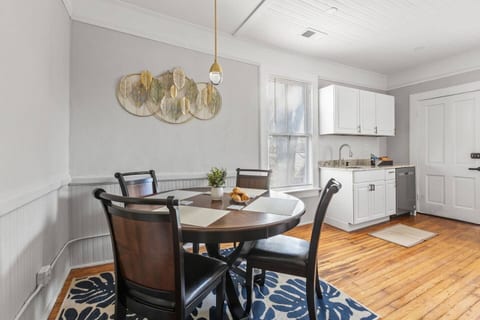 Renovated 1BR Upstairs Flat | Elmwood + Parking