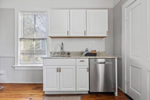 Renovated 1BR Upstairs Flat | Elmwood + Parking