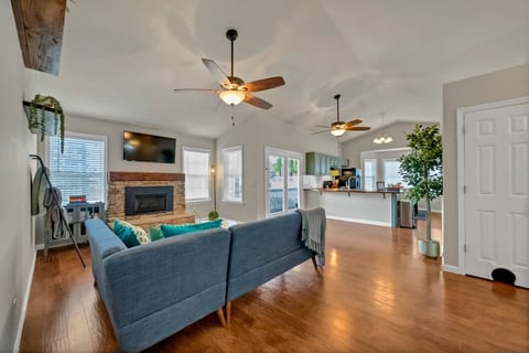 The Nestle 3-Bed 2-Bath Chapin - Near Lake Murray