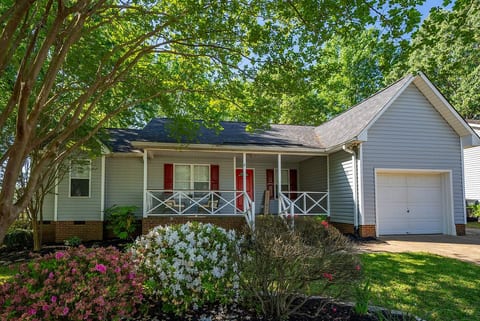The Nestle 3-Bed 2-Bath Chapin - Near Lake Murray