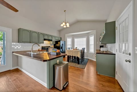 The Nestle 3-Bed 2-Bath Chapin - Near Lake Murray