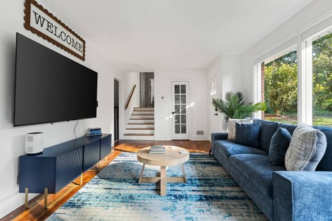 3BR 2BA Retreat | Hot Tub & Fire Pit + Near USC