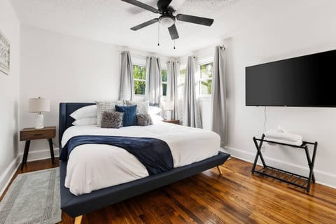3BR 2BA Retreat | Hot Tub & Fire Pit + Near USC