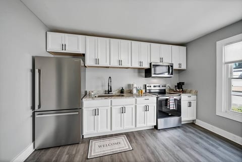 2BR Crash Pad | Fire Pit + Near 5 Points