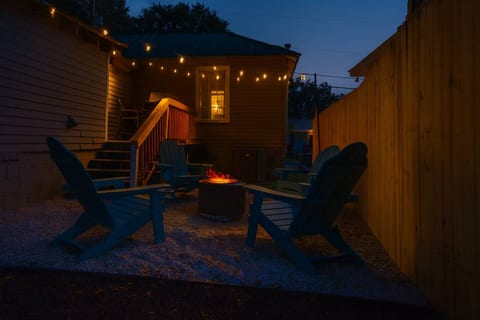 2BR Crash Pad | Fire Pit + Near 5 Points