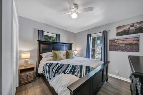 2BR Crash Pad | Fire Pit + Near 5 Points