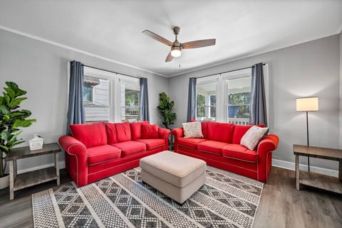 2BR Crash Pad | Fire Pit + Near 5 Points