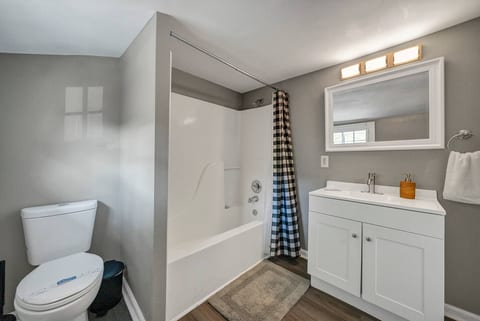 2BR Crash Pad | Fire Pit + Near 5 Points