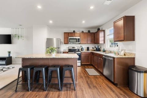 4BR 2.5BA Family Scape Sleeps 8 - Ft Jackson