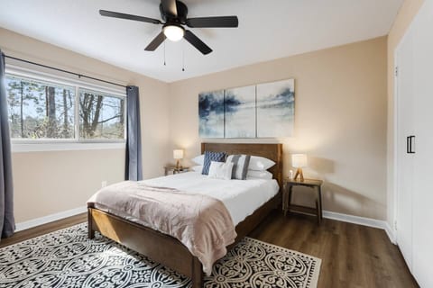 2BR 1.5BA Stylish Condo Near Hospitals - Shopping