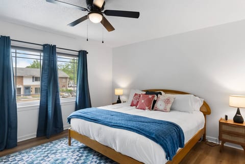 2BR 1.5BA Gorgeous Condo Near Hospitals - Shopping
