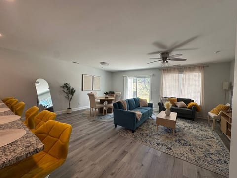 3BR 2.5BA Fort Jackson | Fast Wi-Fi + Parking