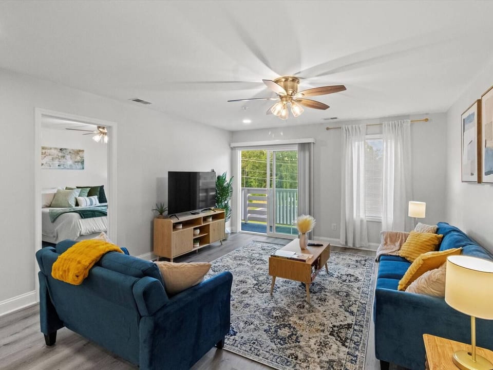 2BR 2BA Fort Jackson | Fast WiFi + Parking - Columbia