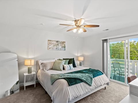 2BR 2BA Fort Jackson | Fast WiFi + Parking