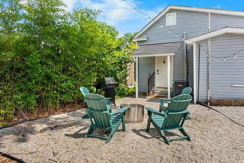 2BR Bungalow | Fire Pit + Near 5 Points + Prisma