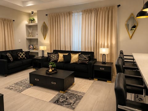 Luxury 2BR | Fast WIFI | Near Shopping image 1