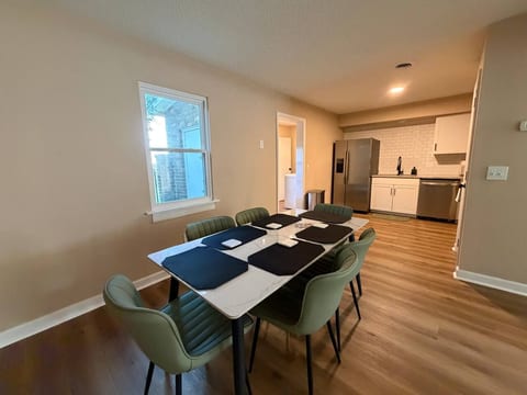 3BR 1.5BA New Condo Near Hospitals - Sleeps 7