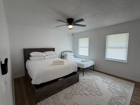 2BR 1.5BA New Condo Near Hospitals - Sleeps 5